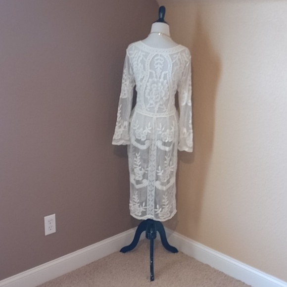 Beautiful Boho Lace Maternity Photoshoot Gown - Picture 6 of 7